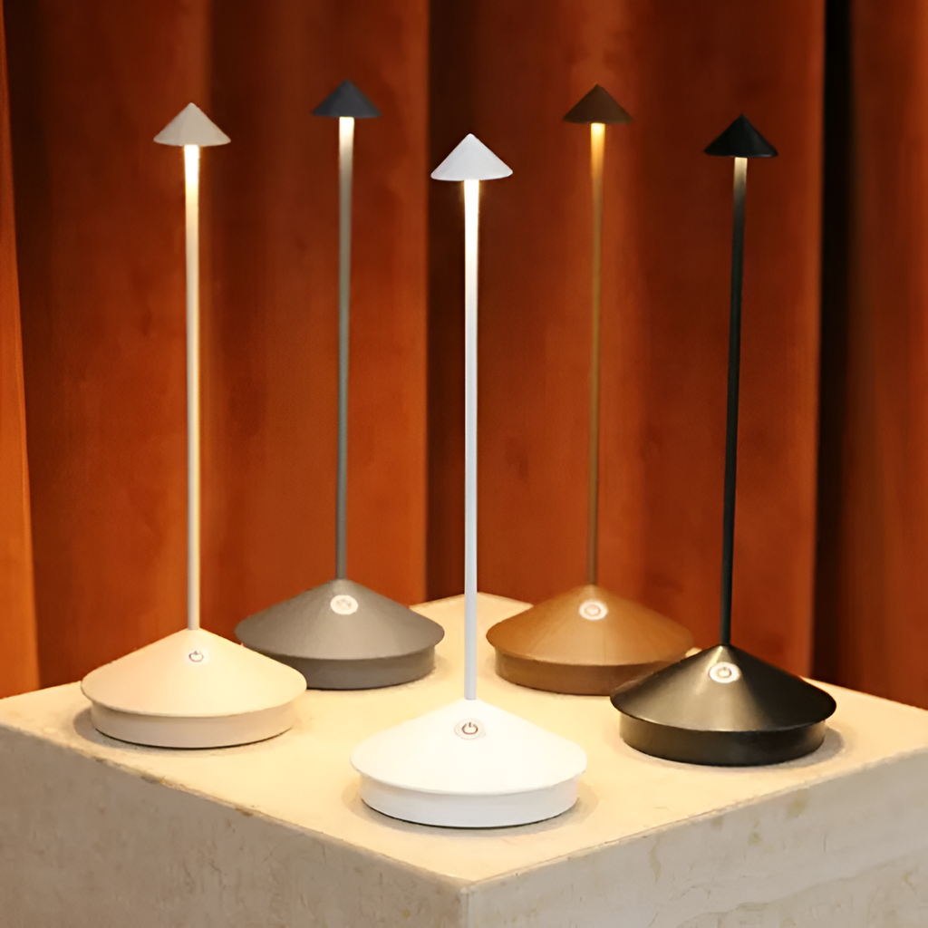 LumiNest Bordlampe – Trådløs Elegance til Moderne Hjem