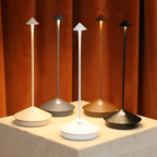 LumiNest Bordlampe – Trådløs Elegance til Moderne Hjem