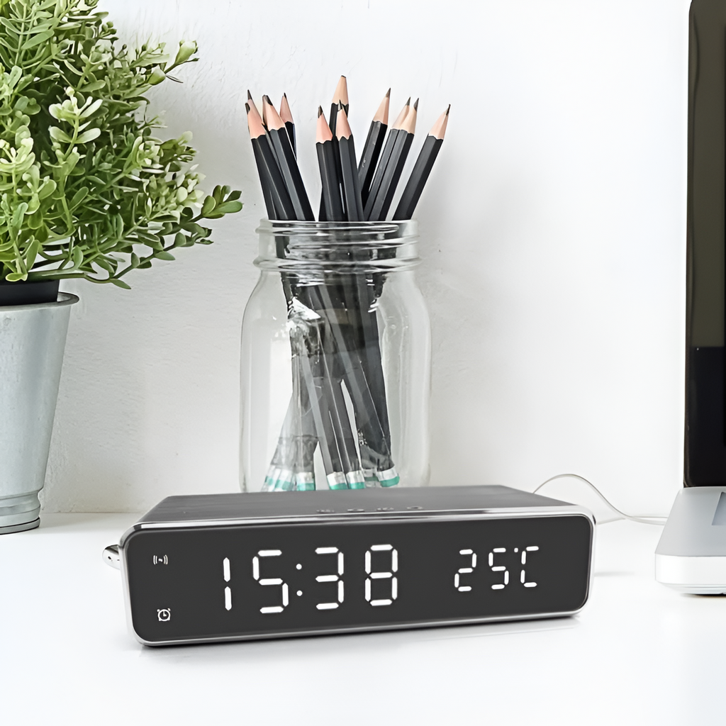 TimeGlow Vækkeur – Minimalistisk Digitalt Design Sort