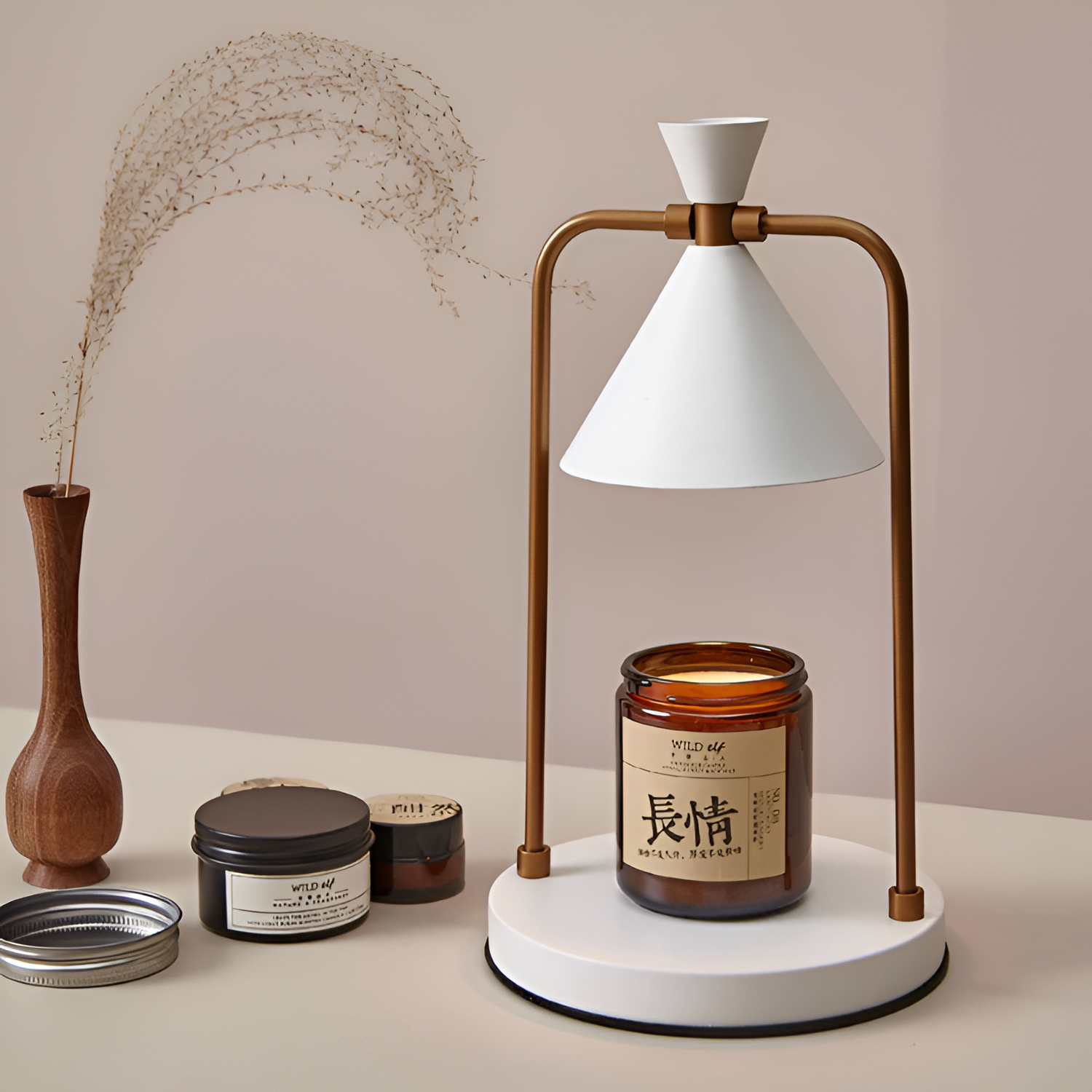 ForgeLight Bordlampe – Industrielt Design Elfenben og guld