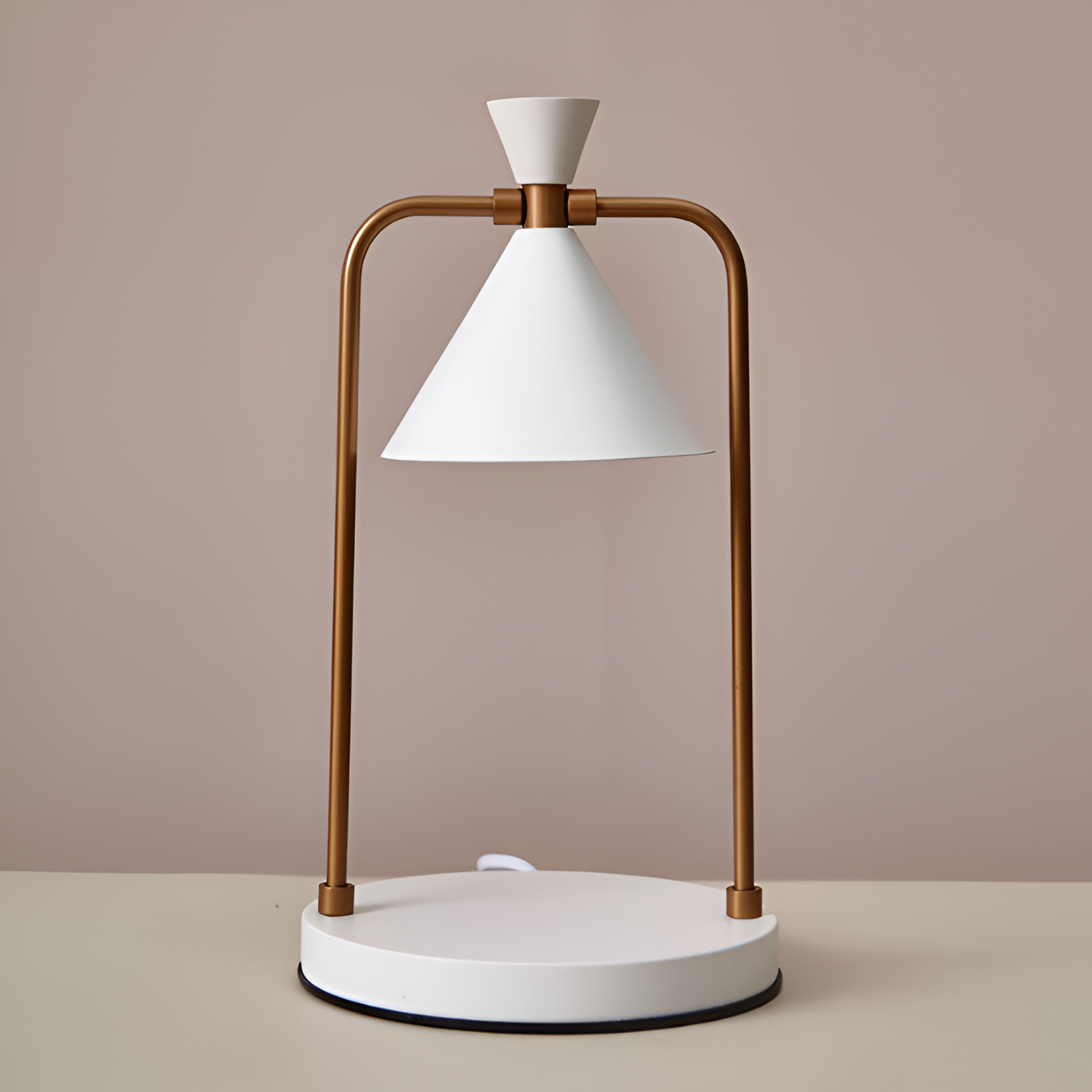 ForgeLight Bordlampe – Industrielt Design