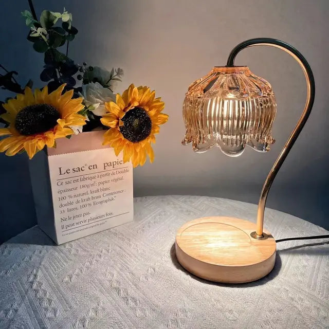 CrystalGlow Bordlampe – Elegant Glasdesign Valnød
