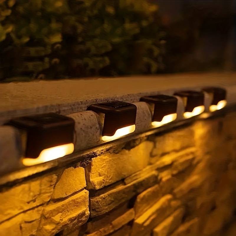SolarGlow Væglampe – Stemningsfuldt Lys til Udendørs Rum