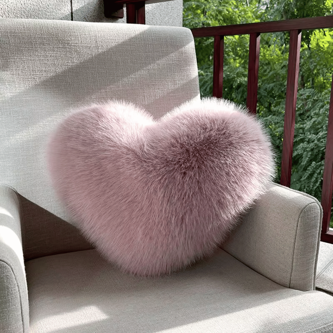 CozyHeart - Hjerteformet Pyntepude i Kunstpels Lyserød