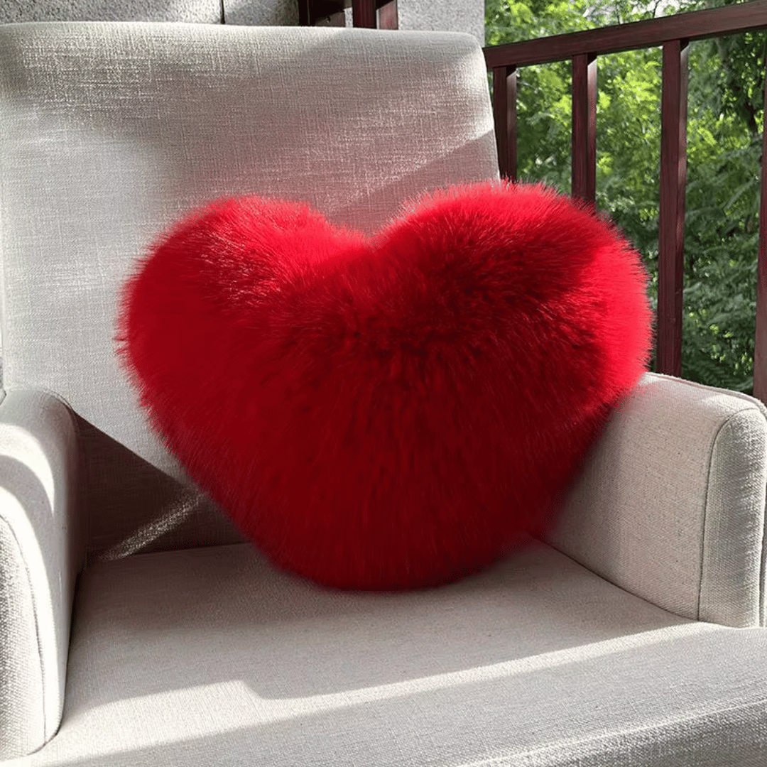 CozyHeart - Hjerteformet Pyntepude i Kunstpels Rød
