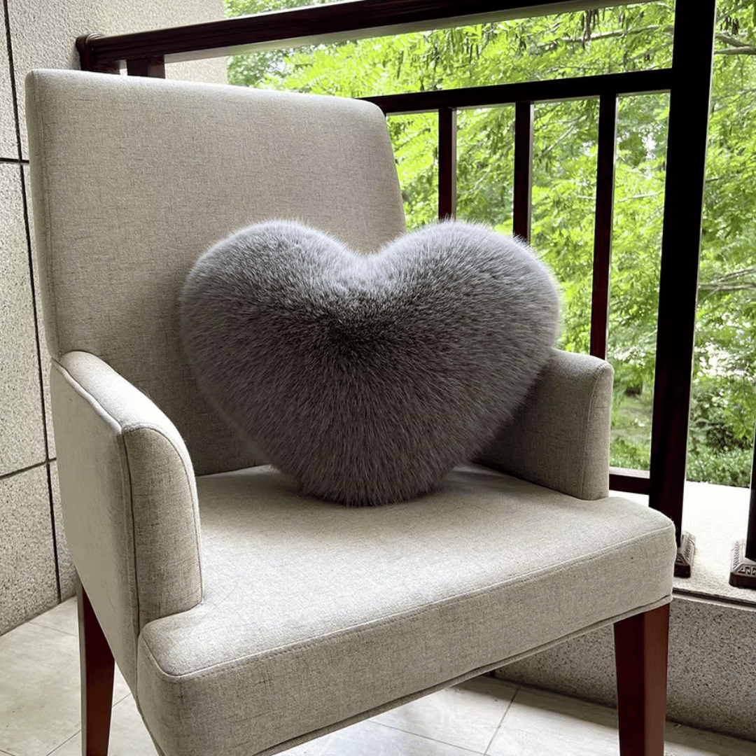 CozyHeart - Hjerteformet Pyntepude i Kunstpels Grå