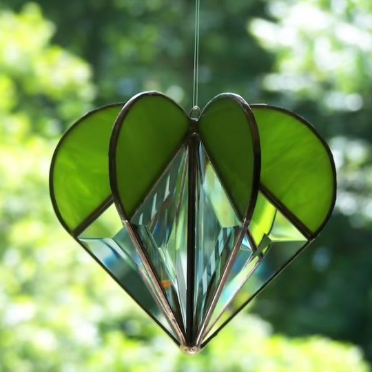 CrystalHeart Solfanger – Elegant Vinduesdekoration Grøn