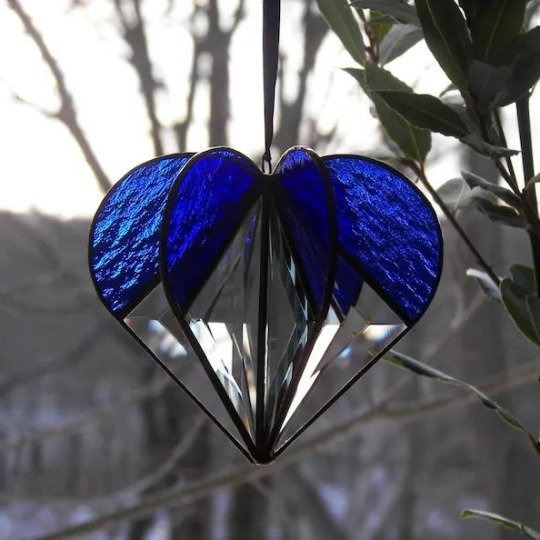 CrystalHeart Solfanger – Elegant Vinduesdekoration Blå
