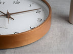 EleQuartz Uhr | Runde Wanduhr - Nordische Holz Wanduhr