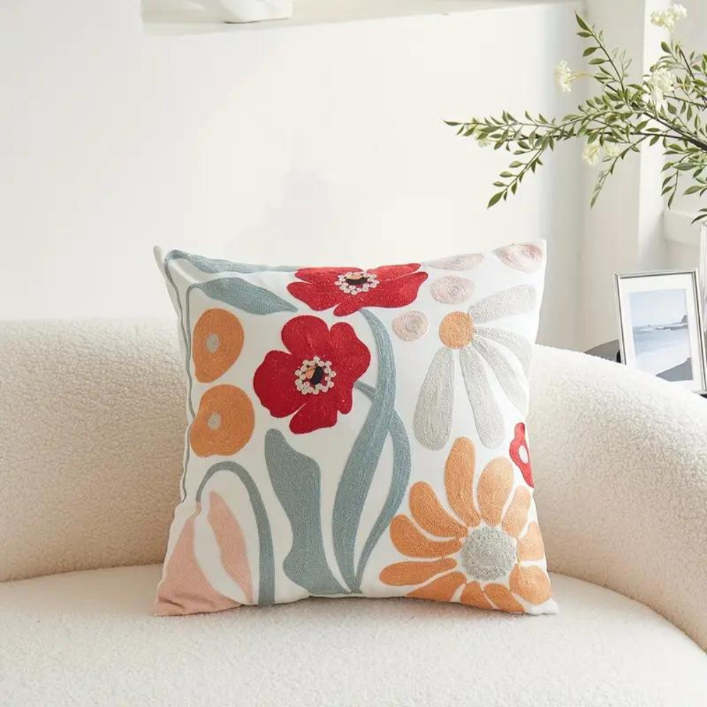FloraLoom - Pudebetræk med Botanisk Broderi Rød