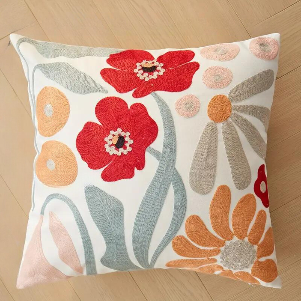 FloraLoom - Pudebetræk med Botanisk Broderi