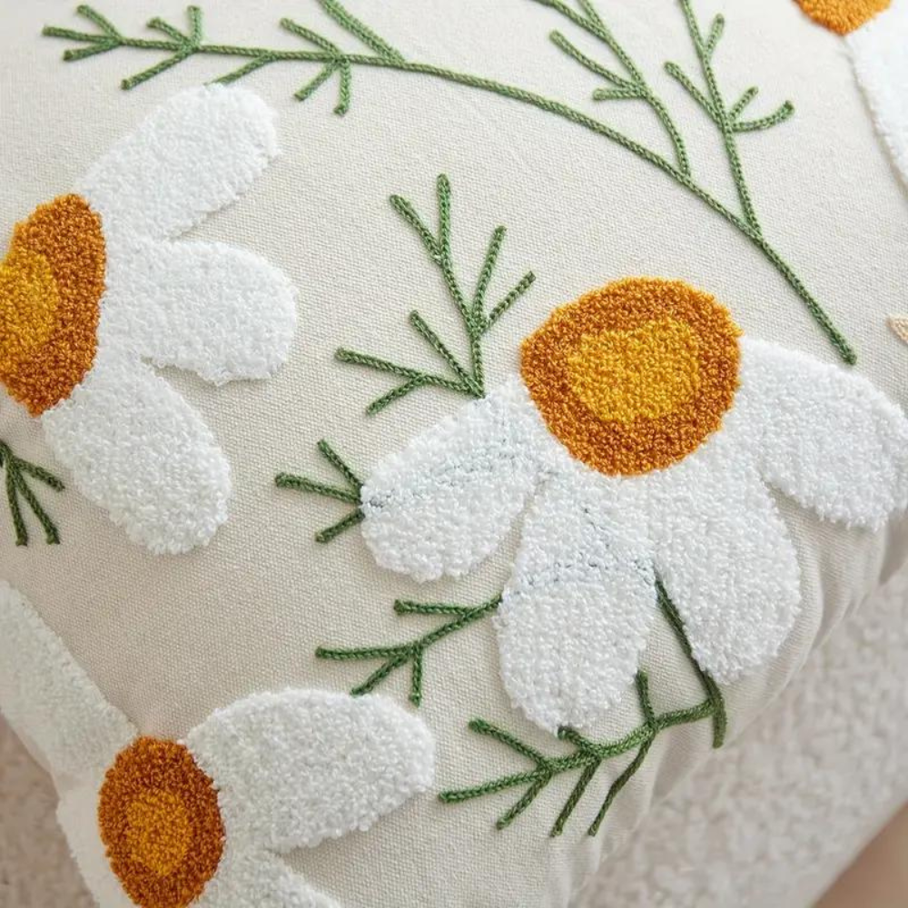 FloraLoom - Pudebetræk med Botanisk Broderi