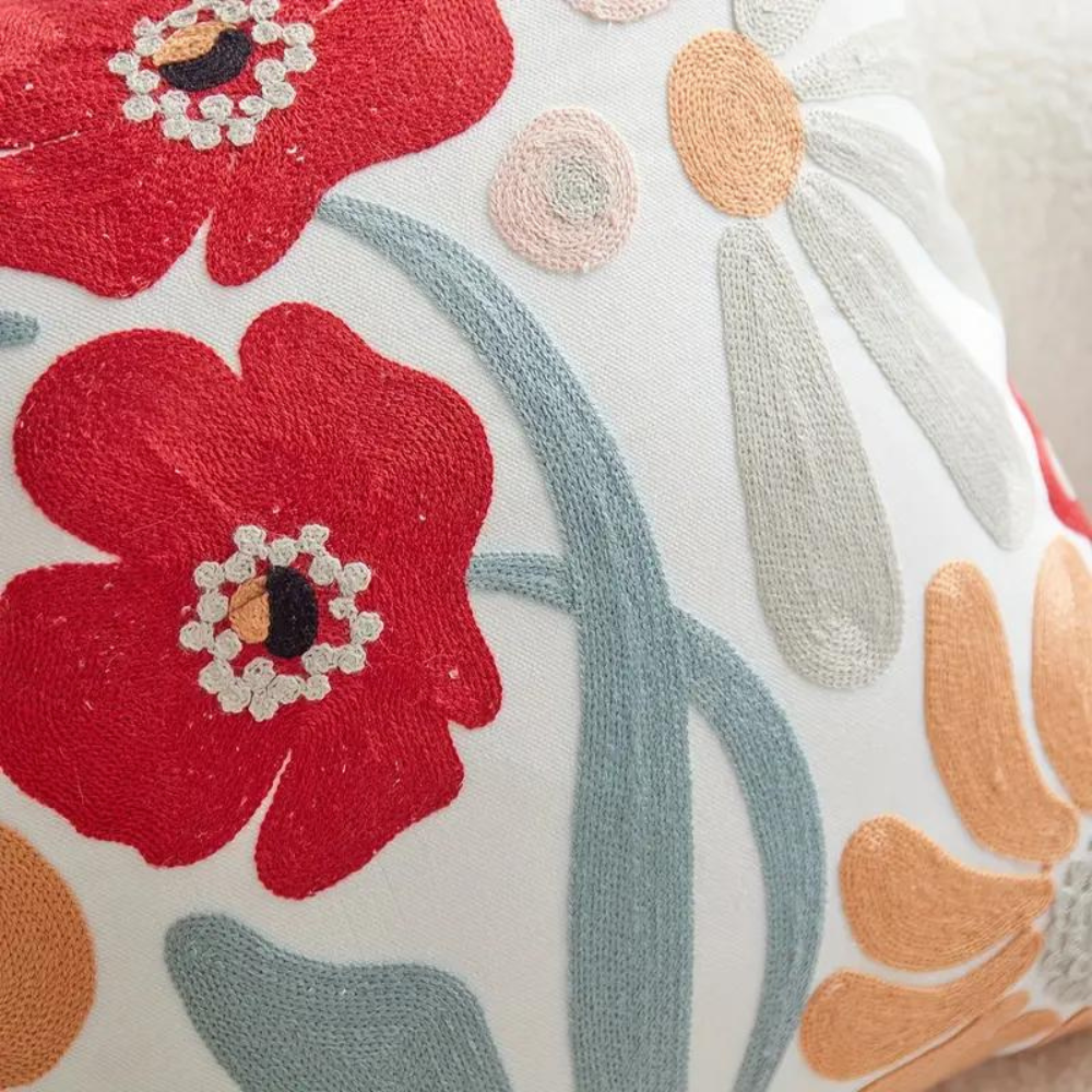 FloraLoom - Pudebetræk med Botanisk Broderi