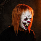 GrimClown – Halloween Clownmaske med Orange Hår og Tænder