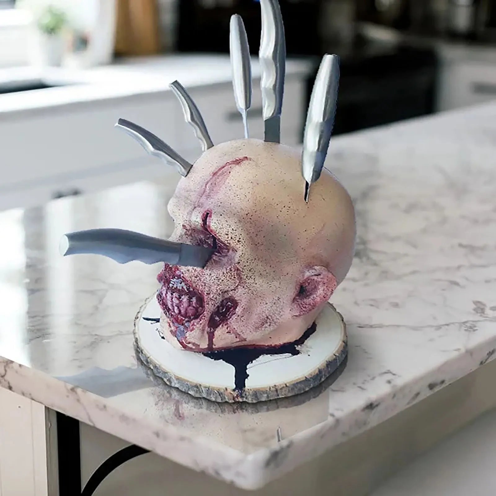 SkullForge – Halloween Kranieholder med Knive