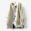 Oversize Cardigan med Ribdetaljer - Knaplukning og Lange Ærmer Beige