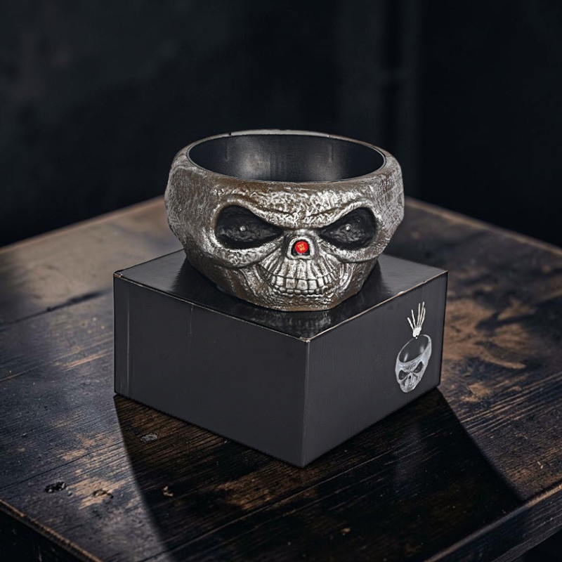 Skelora – Halloween Slikskål med Bevægelig Skelet Hånd