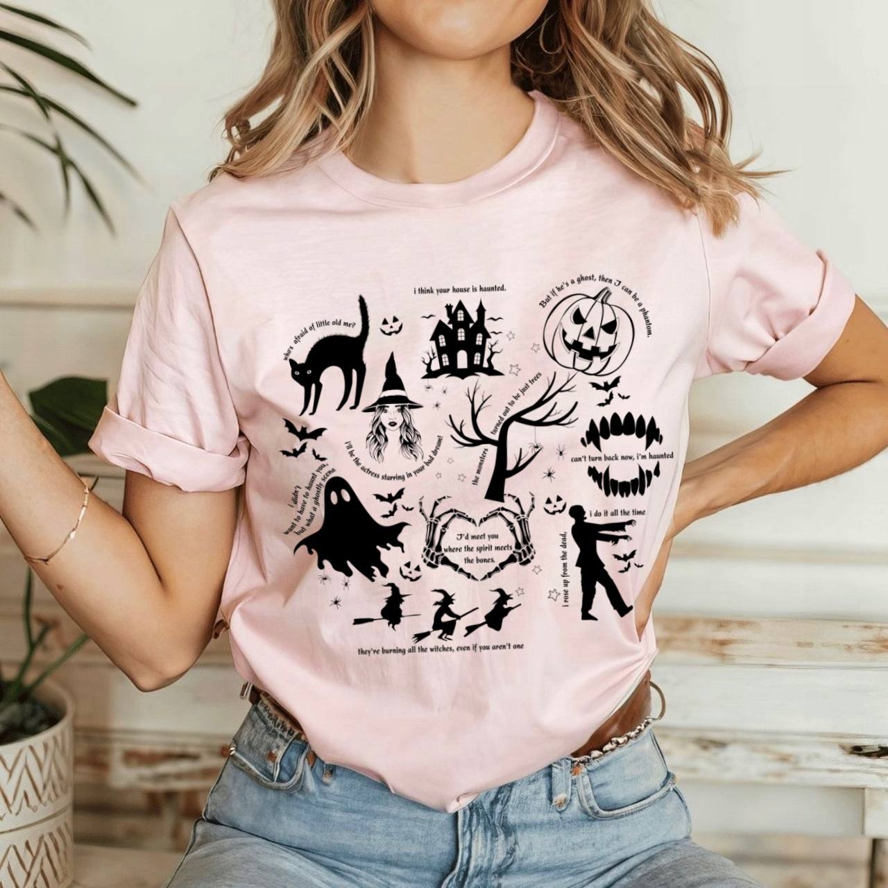 SpookyMuse – Halloween T-shirt til Dame med Grafisk Print