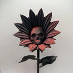 SkullBloom – Solsikkeskulptur med Kraniedesign