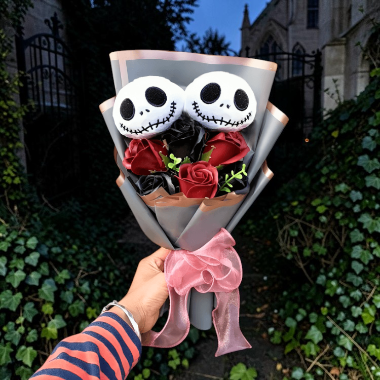 SkullRose – Plysfigur Buket med Dekorative Roser