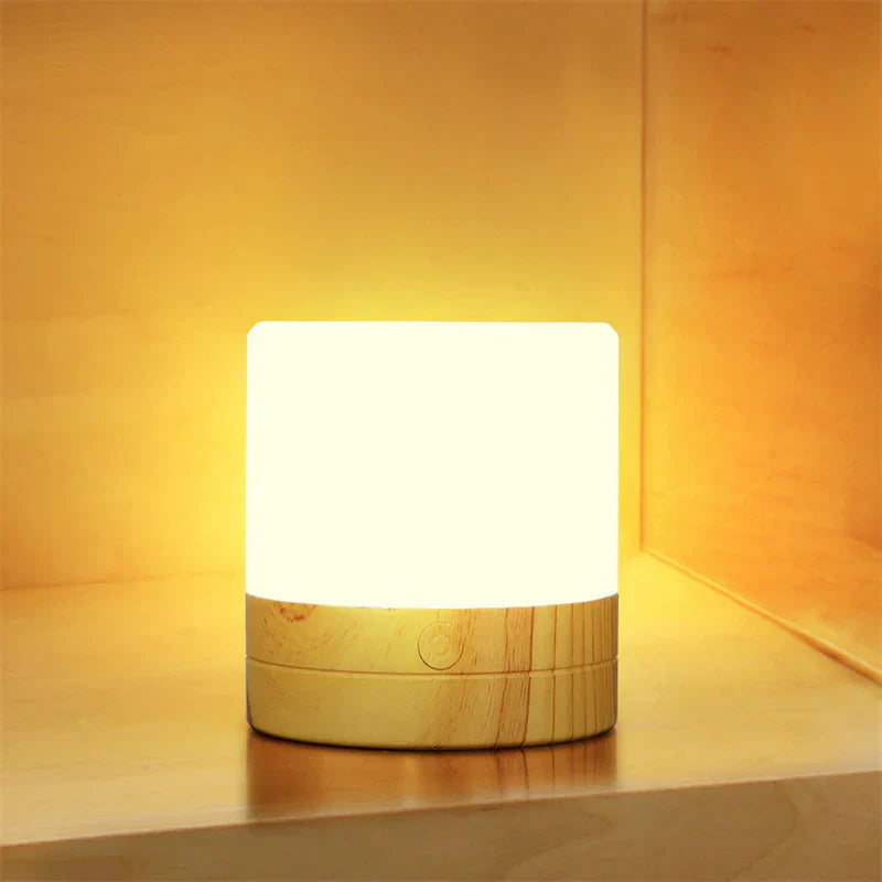 NordGlow Bordlampe – Naturligt Design til Hjemmet Træ