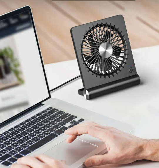 BreezeQuiet Bordventilator – Stilren og Kompakt